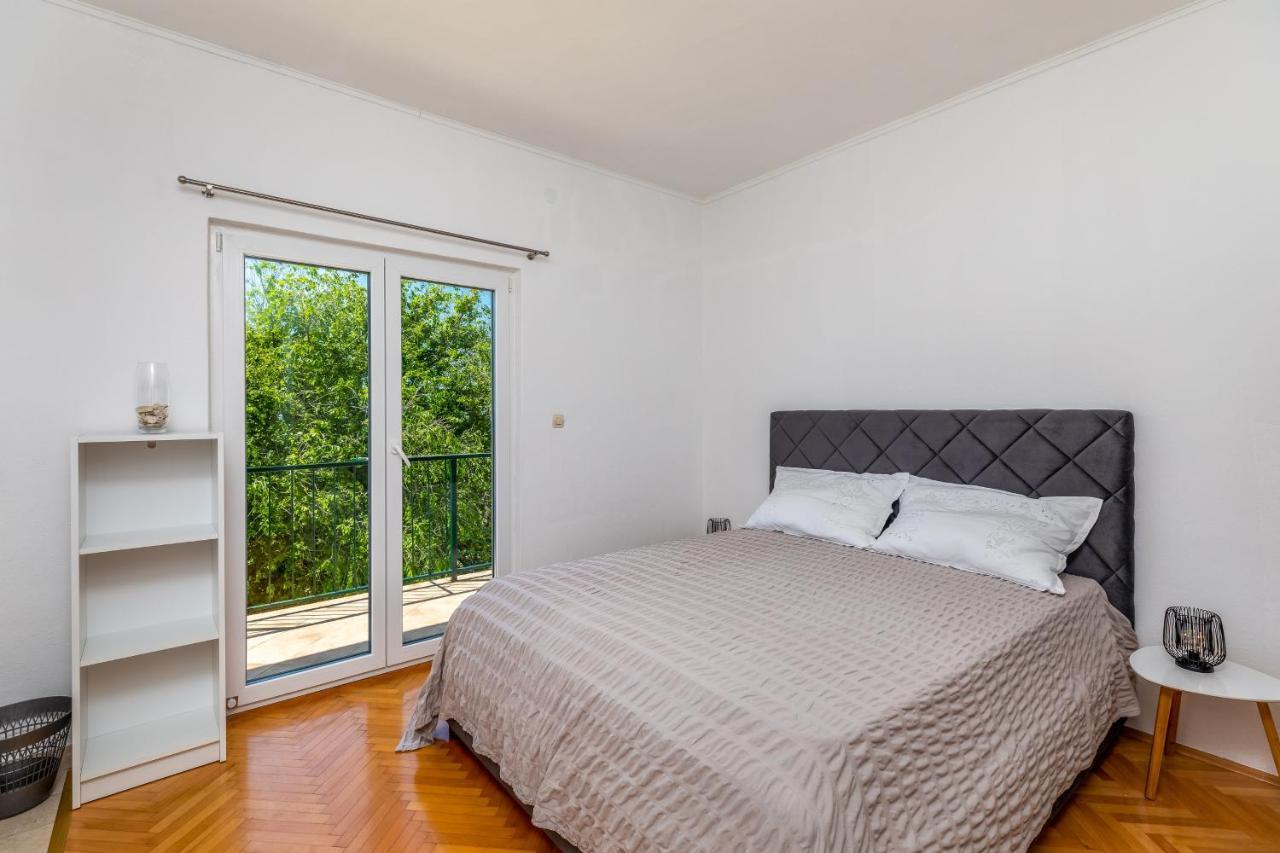 Apartments By The Sea Lokva Rogoznica, Omis - 18638 מראה חיצוני תמונה