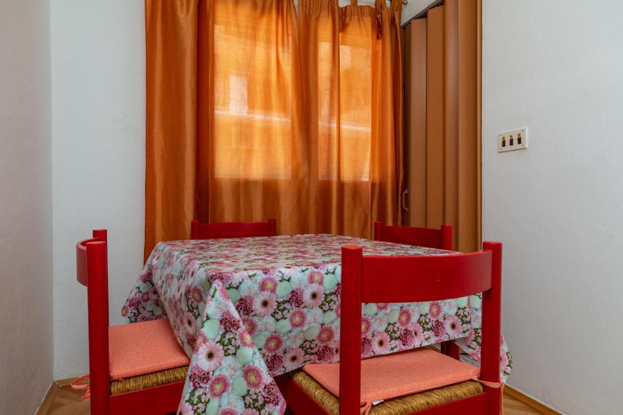Apartments By The Sea Lokva Rogoznica, Omis - 18638 מראה חיצוני תמונה